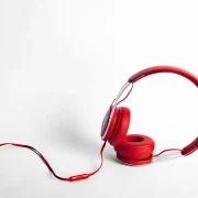 Восем беларускіх падкастаў пра адносіны