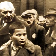 Абпаленыя целы на дроце, згарэлыя будынкі. Як нацысты двойчы знішчалі Слуцкае гета