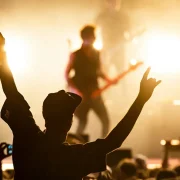 Фестываль дзіўнай беларускай музыкі збірае грошы на адпачынак дзецям палітвязняў