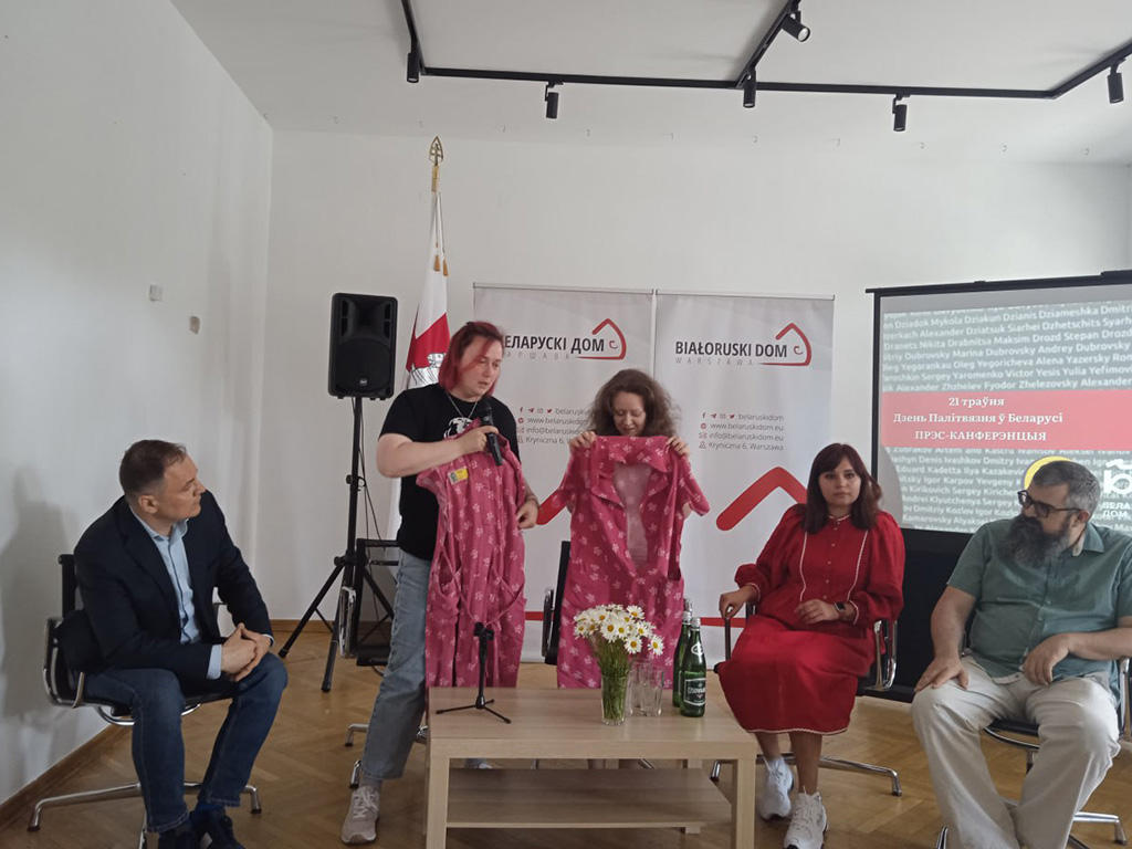 «Усе шчыра верылі, што нас будуць ратаваць». Што праходзяць палітзняволеныя ў Беларусі