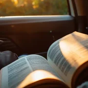 Сем кніг, якія ідэальна падыходзяць для чытання ў дарозе